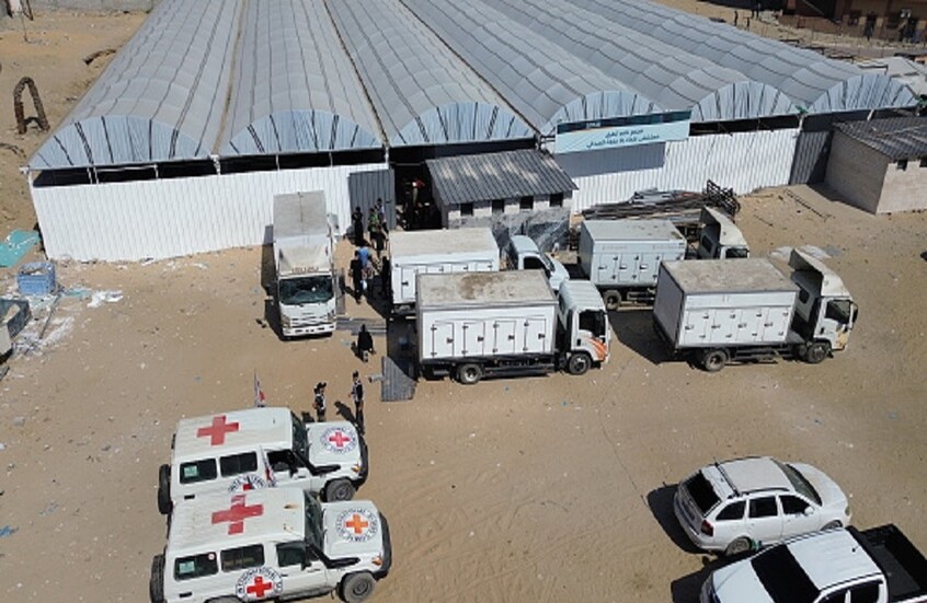 الفرق المصرية تباشر البحث عن جثث أسرى إسرائيليين بغزة