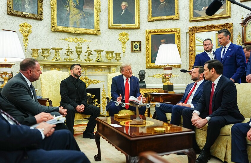 نائب ترامب يتحدث عن مايعتبره الفعل "الأكثر شهرة" له