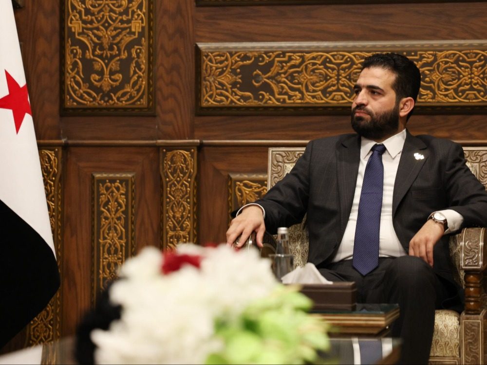 الداخلية السورية ترحب بعودة الضباط المنشقين