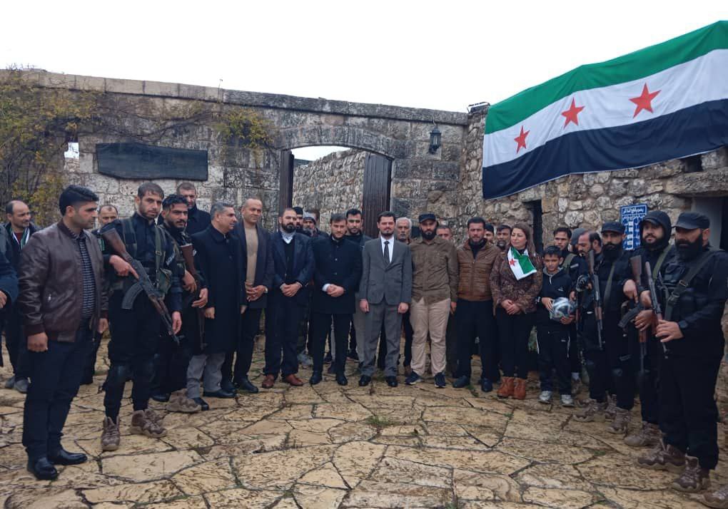 ضمن فعاليات عيد التحرير.. زيارة ضريح المجاهد صالح العلي بطرطوس
