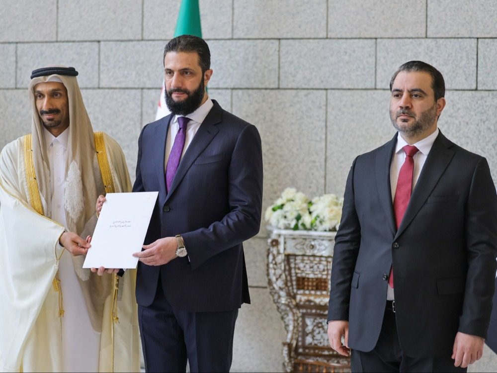 الشرع يتقبل أوراق اعتماد سفراء قطر والإمارات ولبنان