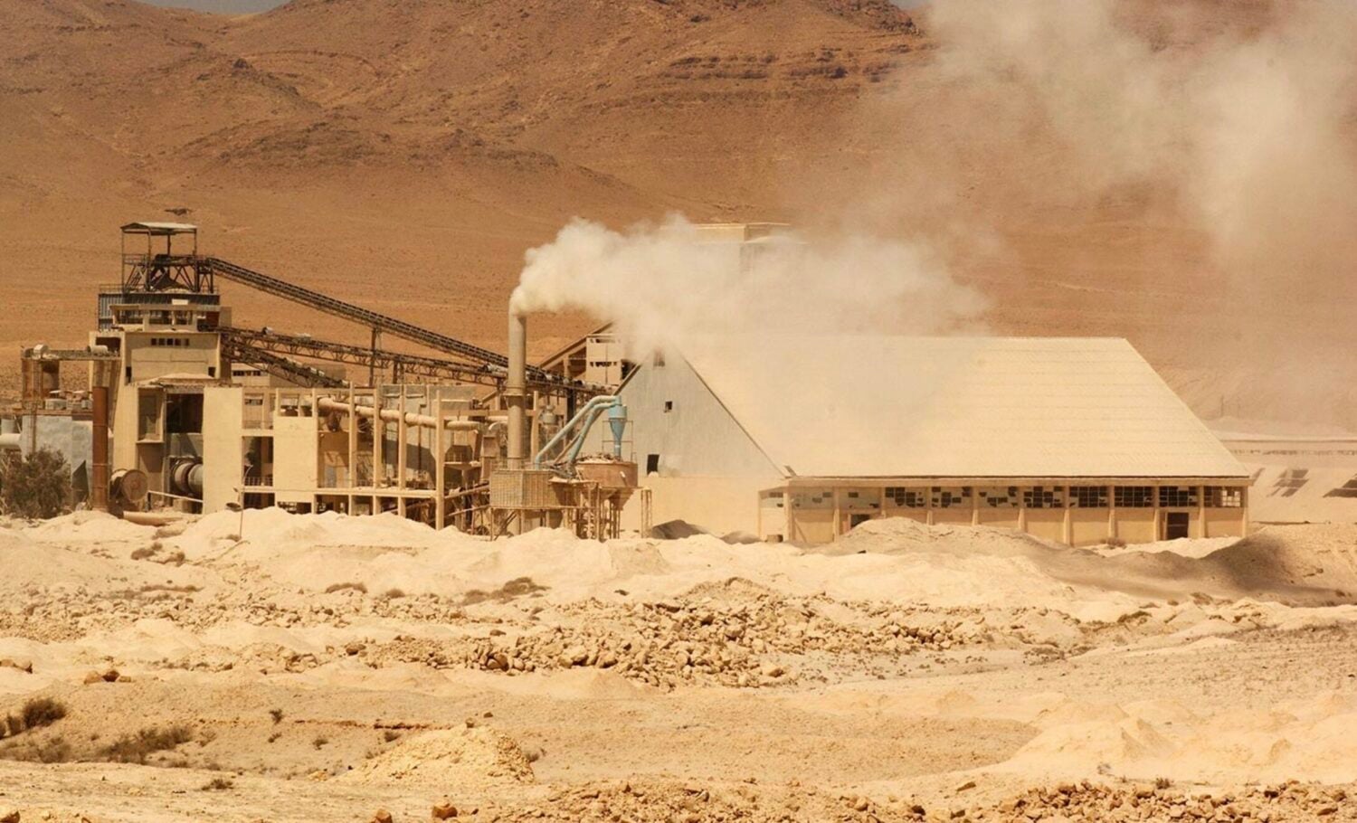 ما بعد النفوذ الروسي: تحولات استثمار الفوسفات في سوريا