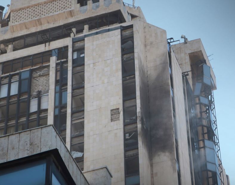 مسيّرة انتحـ ـارية تستهدف مبنى محافظة حلب
