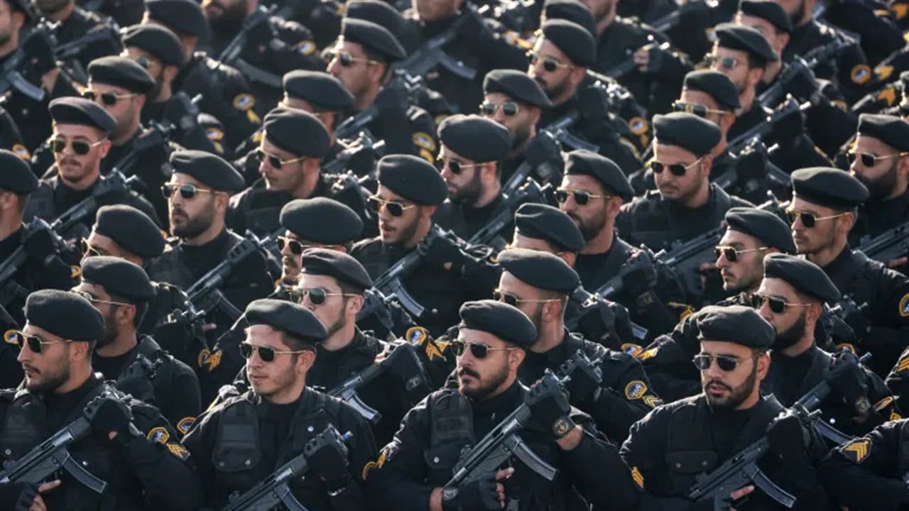 الدفاع الإيرانية: تعيين 3 بدلاء لكل قائد عسكري