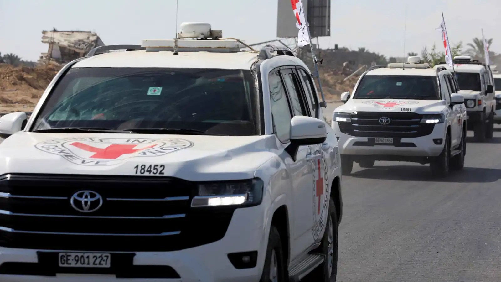 حماس تسلم رفات رهينتين إسرائيليين لـ الصليب الأحمر في غزة