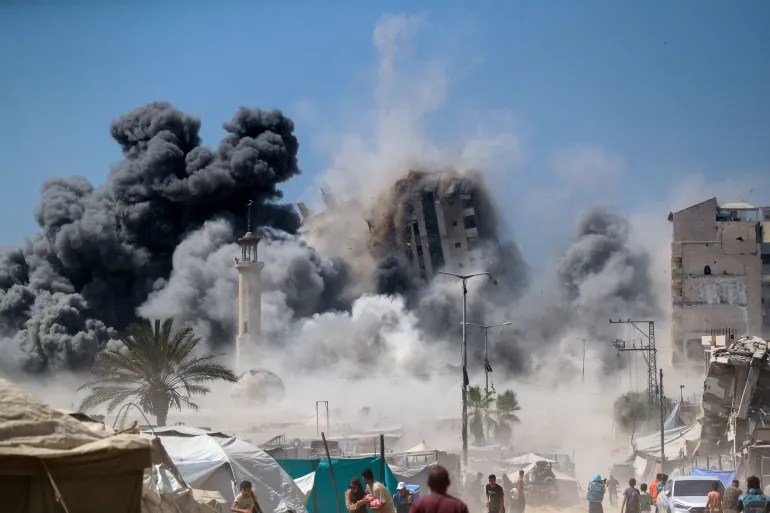 الجيش الإسرائيلي ينفذ عمليات نسف واسعة في غزة