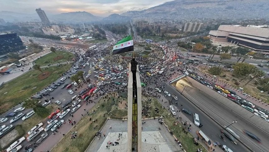 سقوط صاروخ مجهول المصدر قرب مطار المزة بدمشق