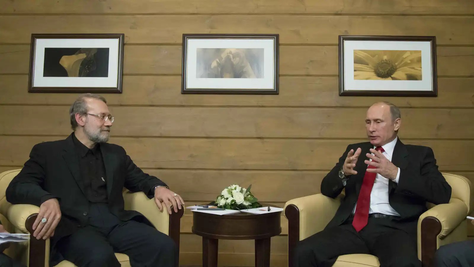 زيارة غير معلنة إلى موسكو.. لاريجاني يلتقي بوتين في الكرملين