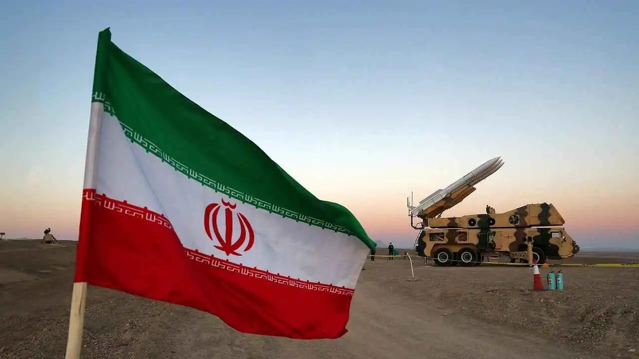 إيران تطلق رشقة صاروخية جديدة باتجاه وسط إسرائيل