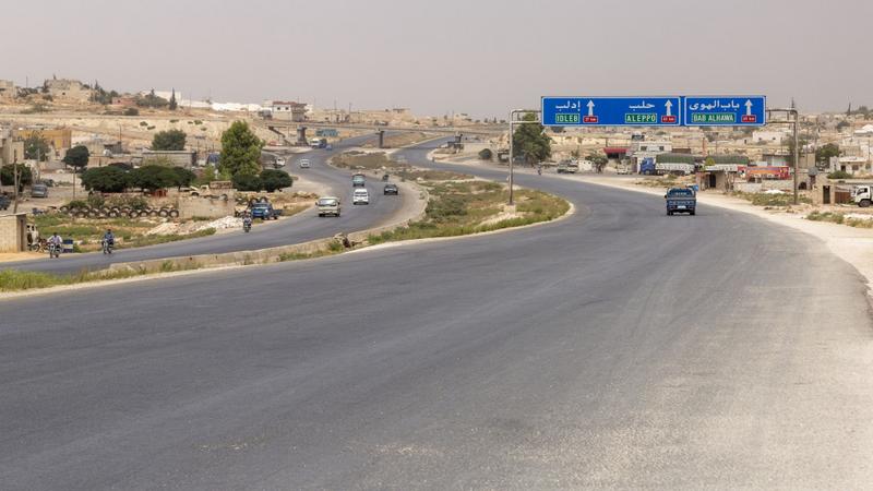مسيّرة تستهدف سيارة على طريق مطار حلب