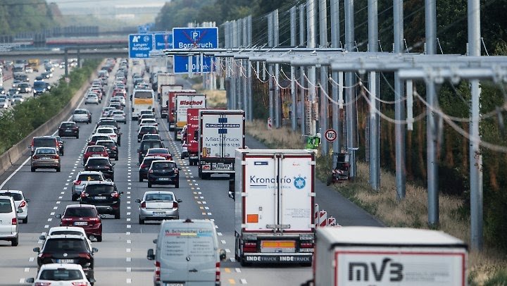 بدء تشغيل أول طريق كهربائي سريع للشاحنات في ألمانيا