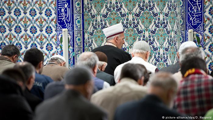 ألمانيا تلغي عمل الائمة الأتراك بالسجون