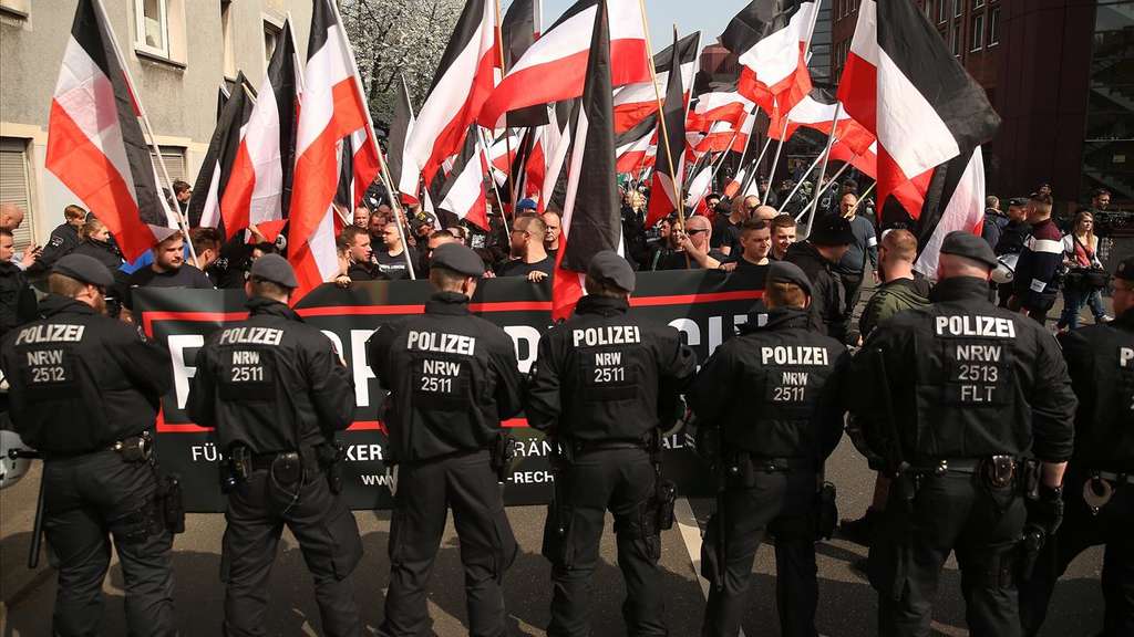 تصاعد عنف اليمين المتطرف في الولايات الشرقية بألمانيا في 2018، وفق مجموعة “في بي أر دجي” المحلية المستقلة.