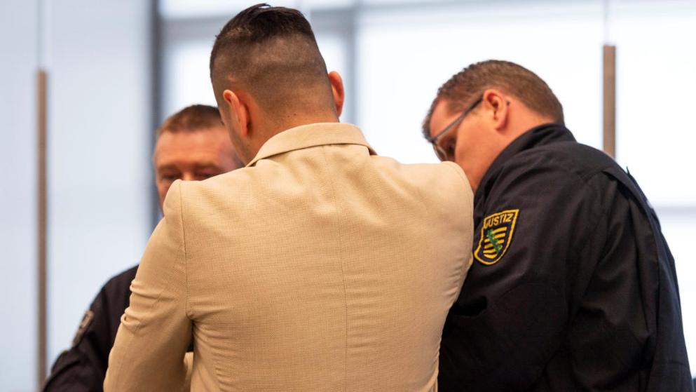 سوري متهم بجريمة قتل أثارت أعمال شغب يمينية في ألمانيا يدفع ببراءته