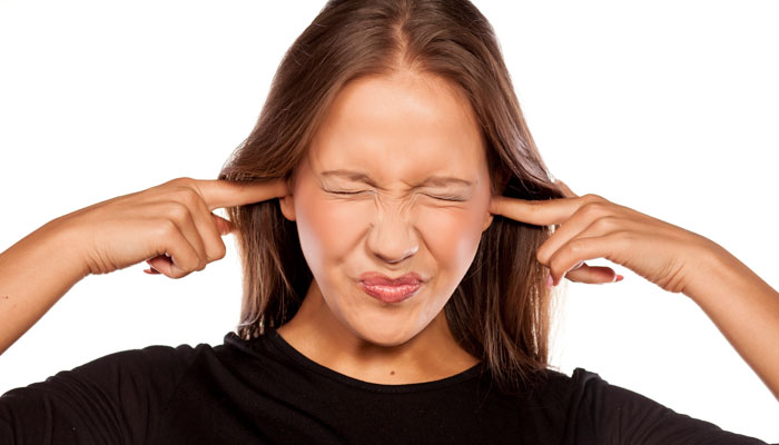 علماء يحذرون من مخاطر “سماعات البلوتوث”