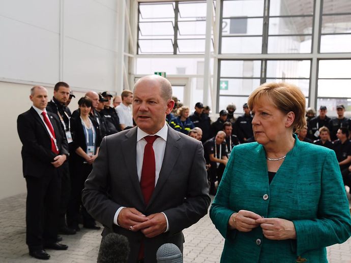 وزير ألماني يتوقع انهيار حكومة ميركل