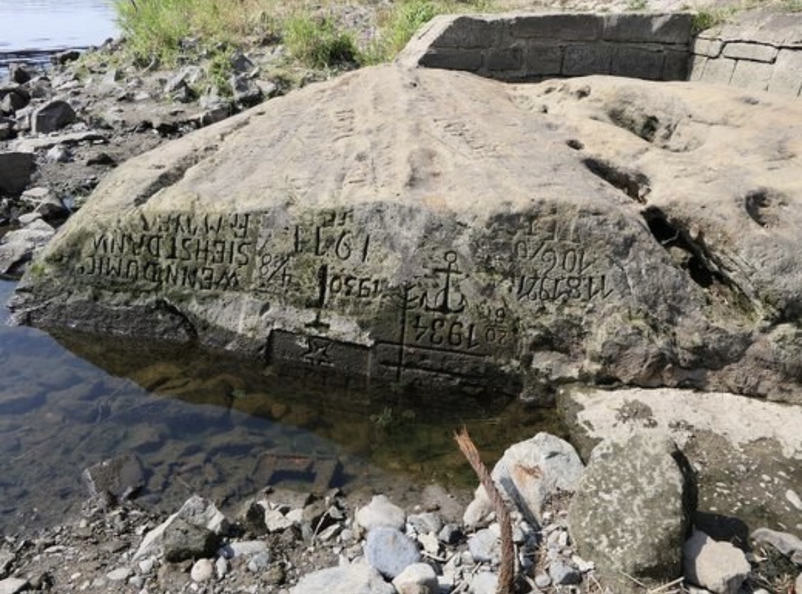 الجفاف في ألمانيا: عادت “أحجار الجوع” القديمة إلى الظهور في نهري الإلب والراين