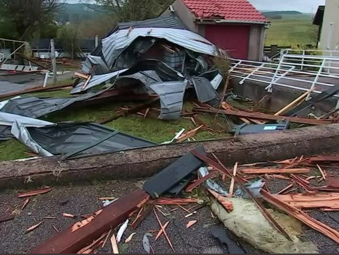 عواصف عنيفة تضرب أوروبا و سقوط قتلى و جرحى