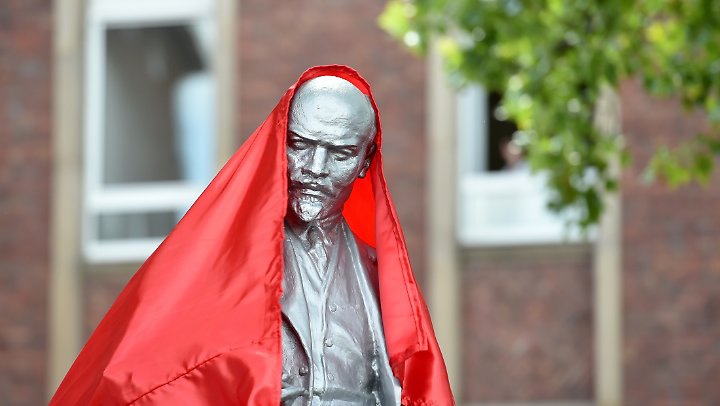 مدينة كلزنكرش تتصدر الصحافة العالمية بسبب هذا النصب التذكاري