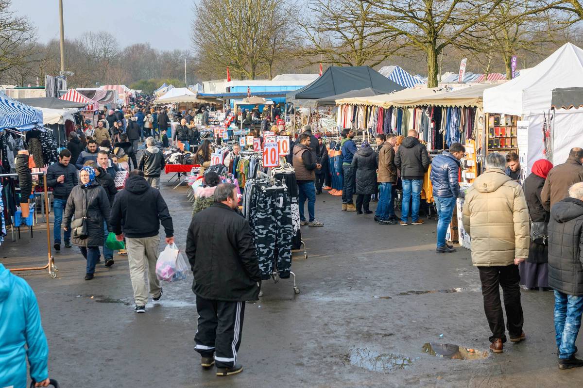 السلطات الصحية بمدينة كلزنكرش تسمح بعودة نشاط سوق السبت Flohmarkt