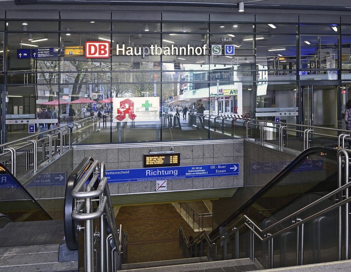 محاولة قتل أمام محطة القطار بمدينة كلزنكرشن