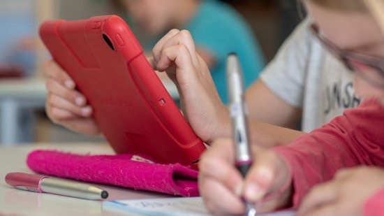 الحكومة الالمانية: جهاز رقمي محمول لكل تلميذ