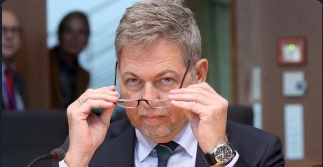 ‏⁧‫ألمانيا‬⁩، الاستغناء عن رئيس الاستخبارات العسكرية “لتنامي التطرف داخل ⁧‫الجيش‬⁩.