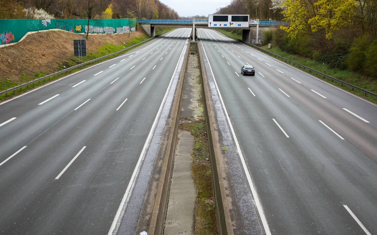 غيلزنكيرشن: مجهول يرشق سيارة بحجر على طريق سريع والشرطة تبحث عن الجاني