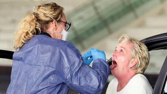 هولندا تعلن تدابير إغلاق جزئي لمنع تفشي «كورونا»