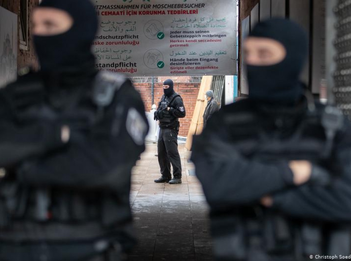 المانيا: تفتيش مسجد بشبهة التحايل للحصول على إعانات ضد كورونا