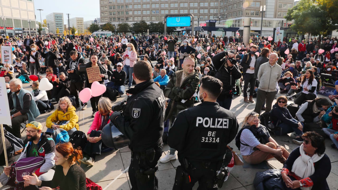 الشرطة تفض احتجاج لرافضي قيود كورنا ببرلين