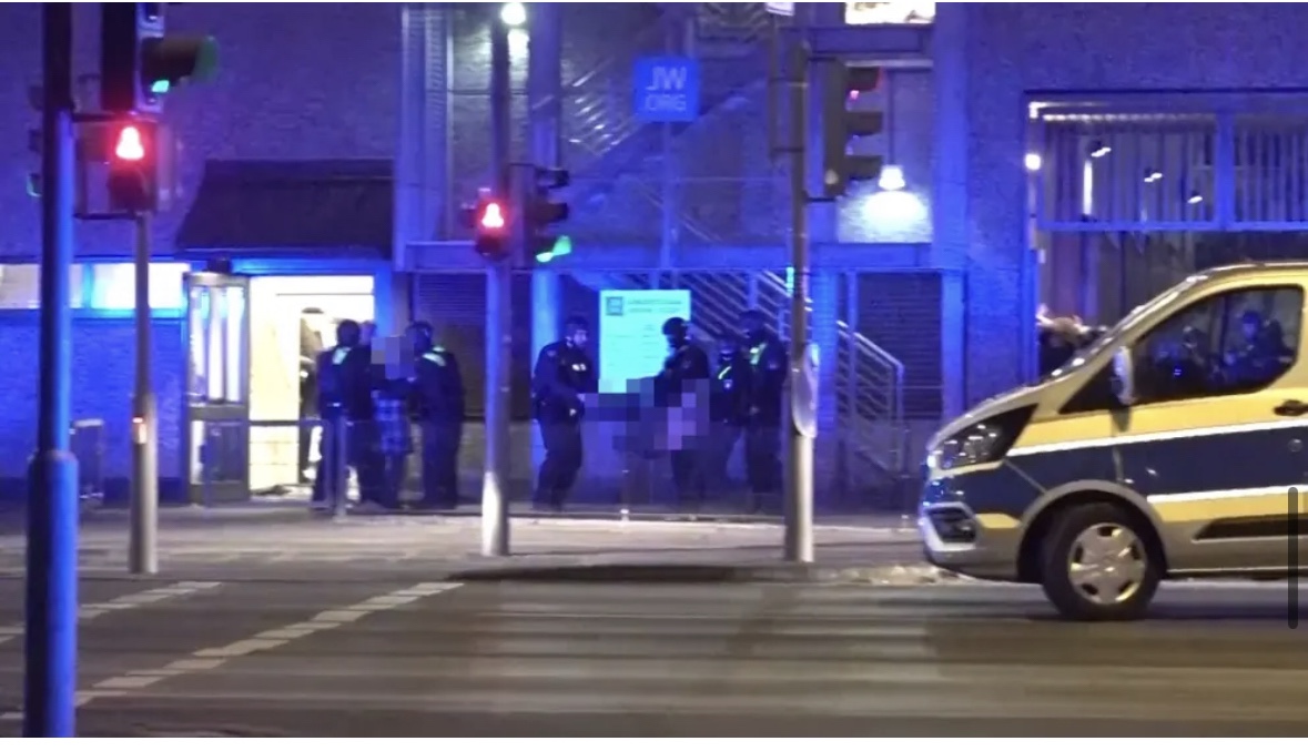 حمام دم داخل كنيسة في هامبورغ