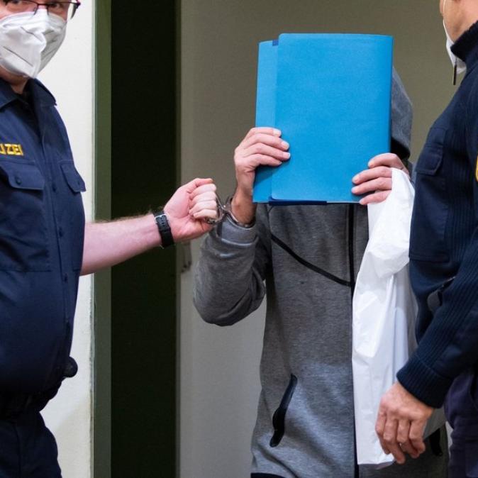 في قضية مثيرة للجدل كهربائي قام بإخصاء 8 رجال