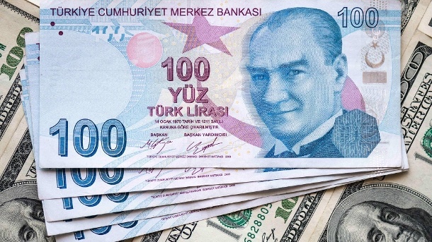 الليرة التركية تتراجع إلى مستوى تاريخي جديد