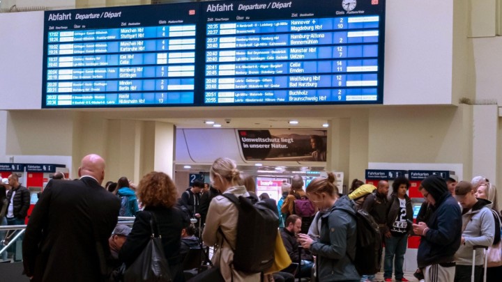 شركة القطارات الألمانية تنصح بعدم السفر بسبب الإعصار وتمنح تعويض مادي