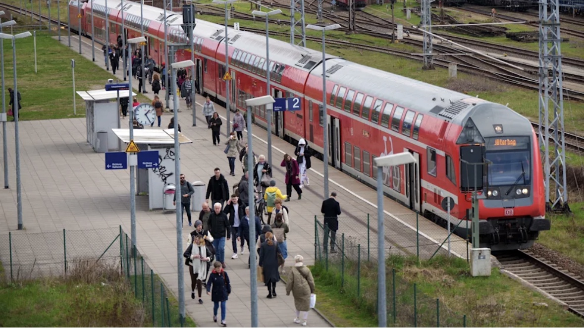 نقابة عمال السكك الحديدية تتراجع عن إضراب في ألمانيا