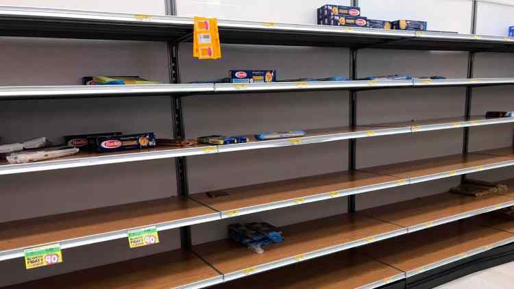 فيديو||حالة من الهلع في إيطاليا بسبب فيروس كورونا ونفاد المواد الغذائية ببعض المدن