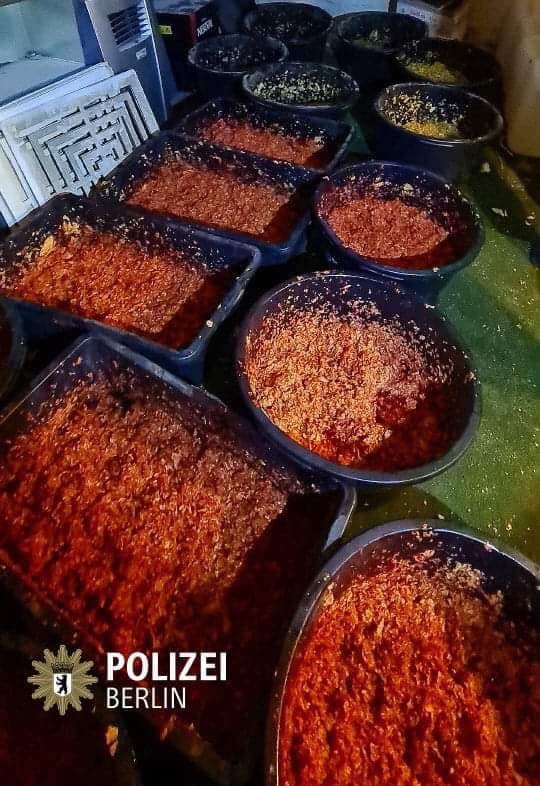 برلين إلقاء القبض على عصابة تقوم بترويج معسل مزور ومخلوط بمواد سامة