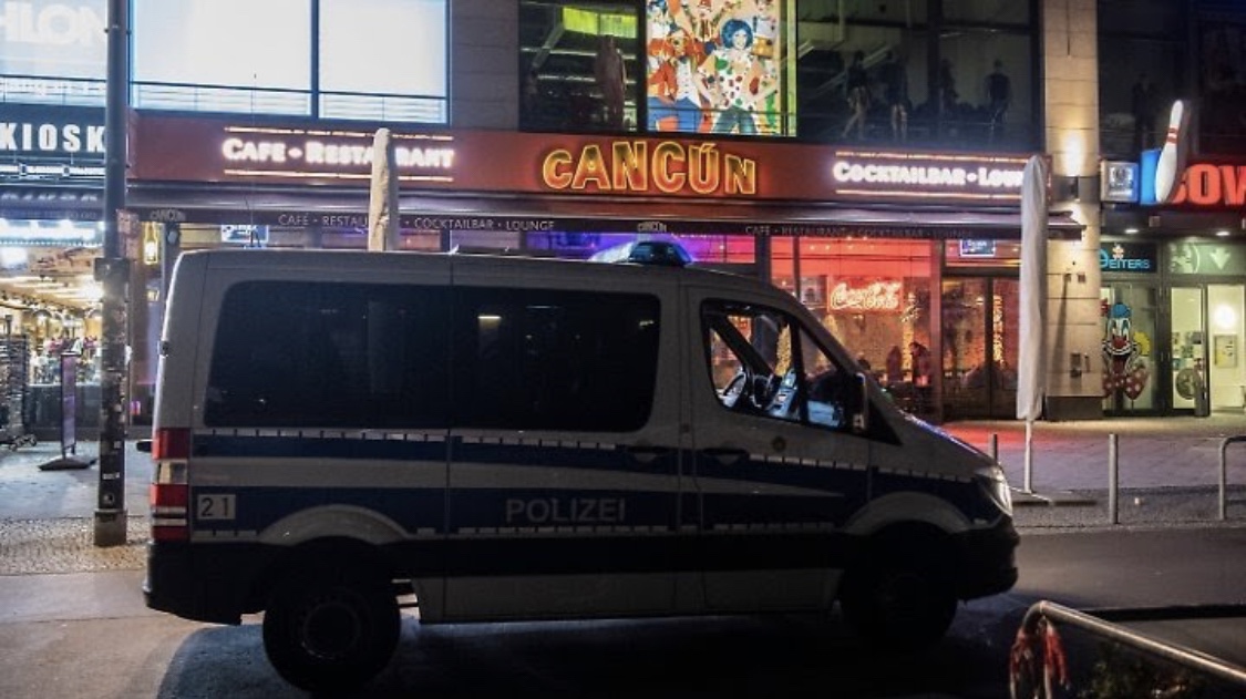 برلين دوريات الشرطة تغلق الحانات والنوادي الليلة بسبب فيروس كورونا