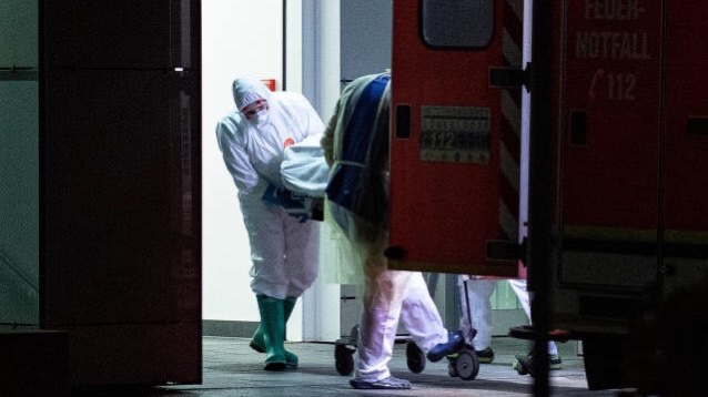 ألمانيا تسجل “قفزة كبيرة” في تعداد الوفيات والمصابين بكورونا