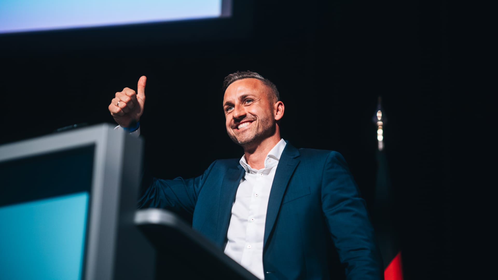مرشح حزب البديل AfD خلال تجمع انتخابي في ساكسونيا أنهالت