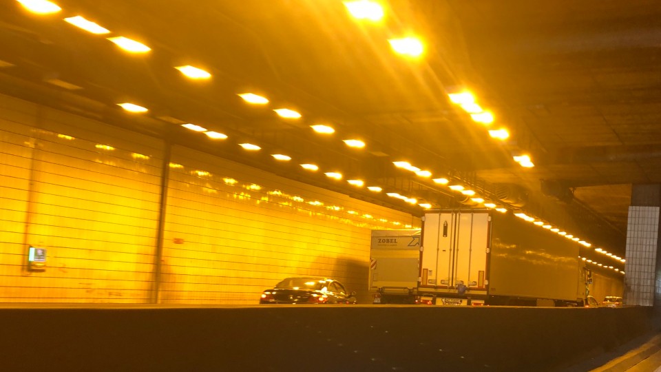 حادث سير بنفق A40 يشل حركة السير