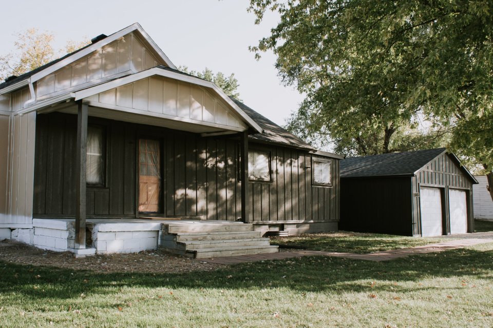 What's going on with painting our exterior? Our paint color dilemma and my honest thoughts. Black house and beige house colors. Picking an exterior paint color. | Nadine Stay
