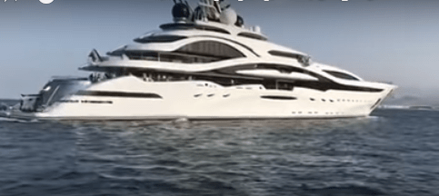 شاهد الملك محمد السادس بسواحل الحسيمة على متن يخت أمير قطر