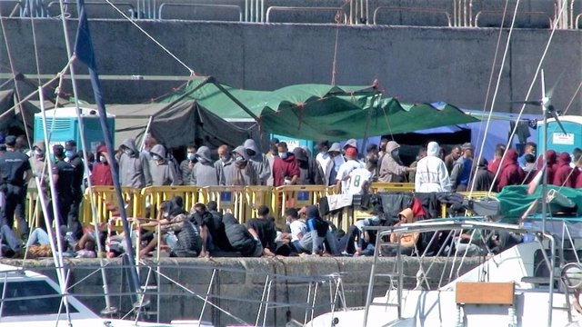 “حرّاكة” بجزر الكناري بإسبانيا يرغبون في العودة.. هذه ليست حياة