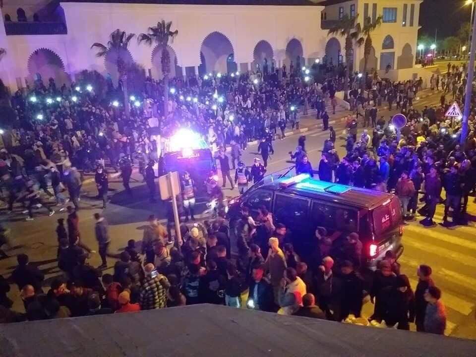 احتجاجات عارمة بالفنيدق بسبب تردي الوضع المعيشي