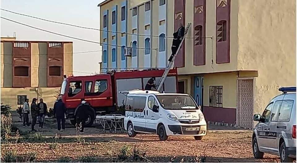 شاب يقدم على الانتحار بطريقة صادمة بالدريوش -صور