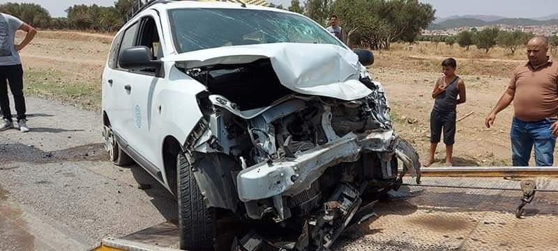 اصطدام قوي بين سيارتين يخلف خسائر مادية جسيمة في حادثة بطريق الناظور سلوان