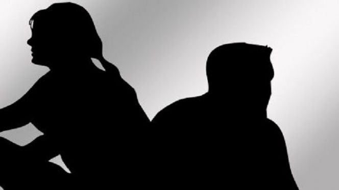 شاهدوا.. فنان شهير يُعلن تحوّله من رجل إلى إمرأة