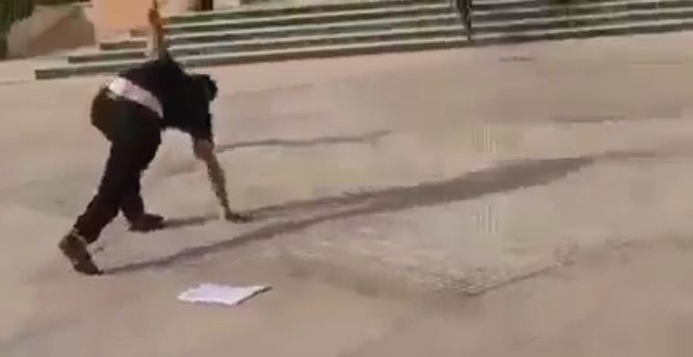 شاهدوا.. مرشحان “دارو الضحك فراسهم” لوضع ملفات ترشيحهم